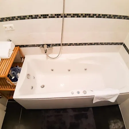 Alex Apartman *